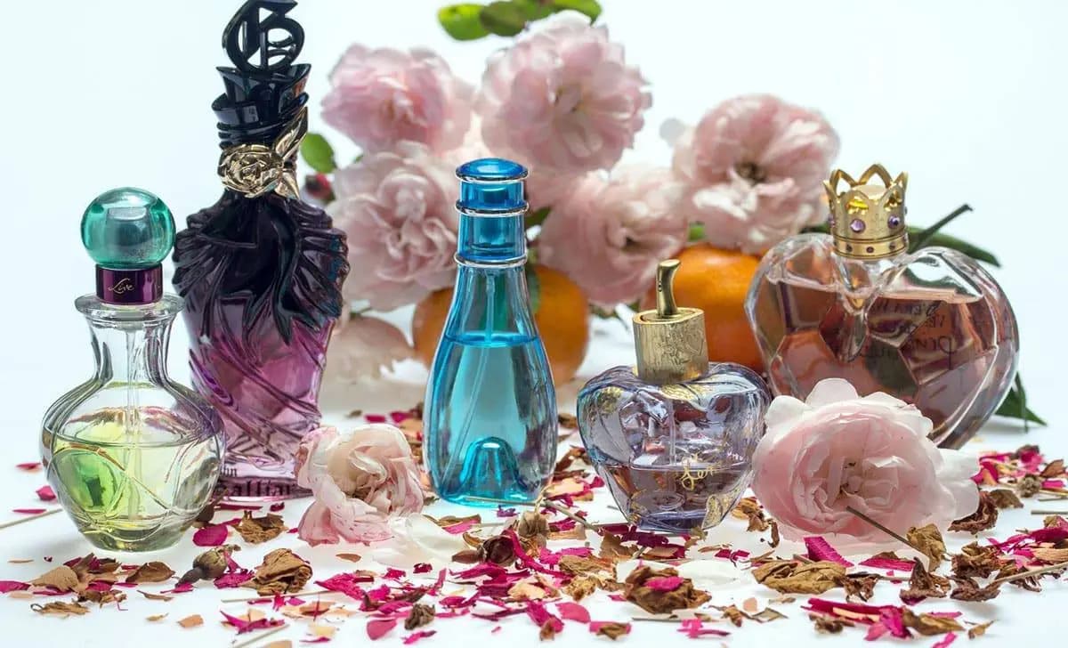 عطر مناسب فصل بهار برای بانوان