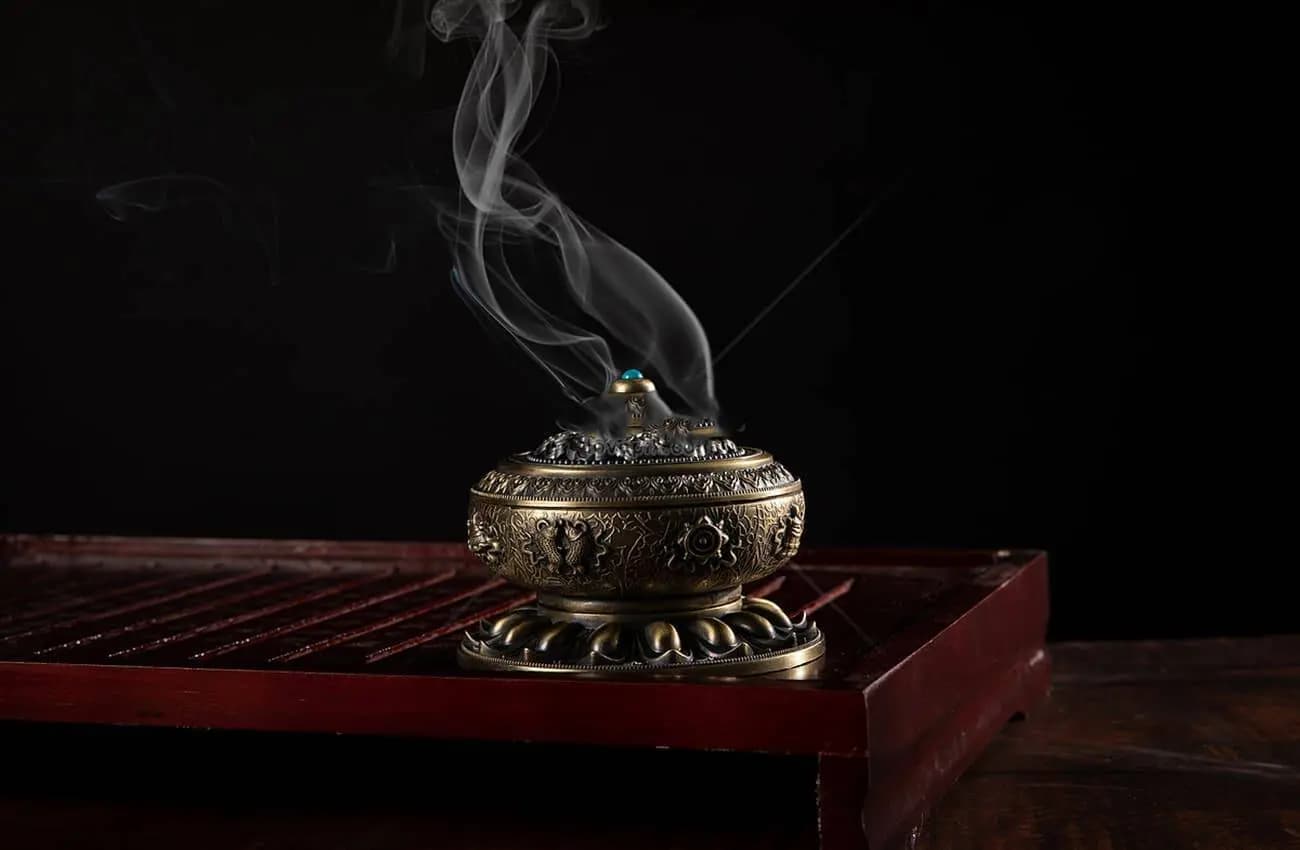 عطر با رایحه بخور